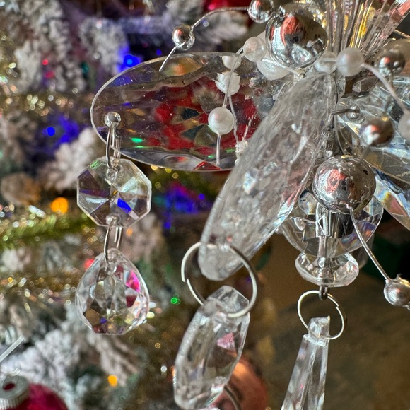 ELEGANT CRYSTAL LIKE CHANDELIER CHRISTMAS ORNAMENT. - Picture 4 of 9